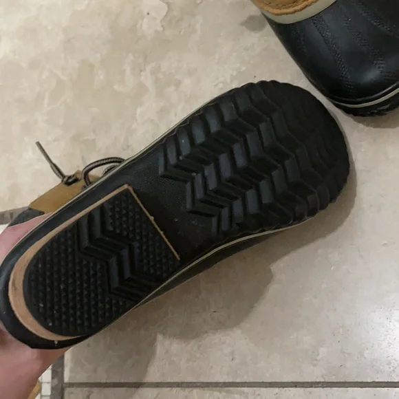 Sorel waterproof duck boots size 5. Like new. - Picture 4 of 6